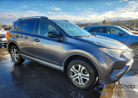2017 Toyota Rav4 Le z USA, uszkodzony, nr VIN JTMBFREVXHJ709718